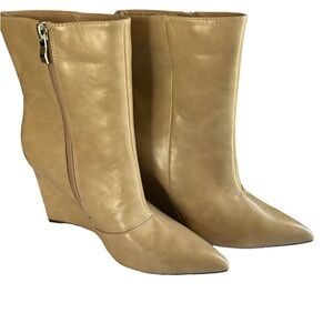 Women’s wedge boots in the color tan Side zipper ankle booties